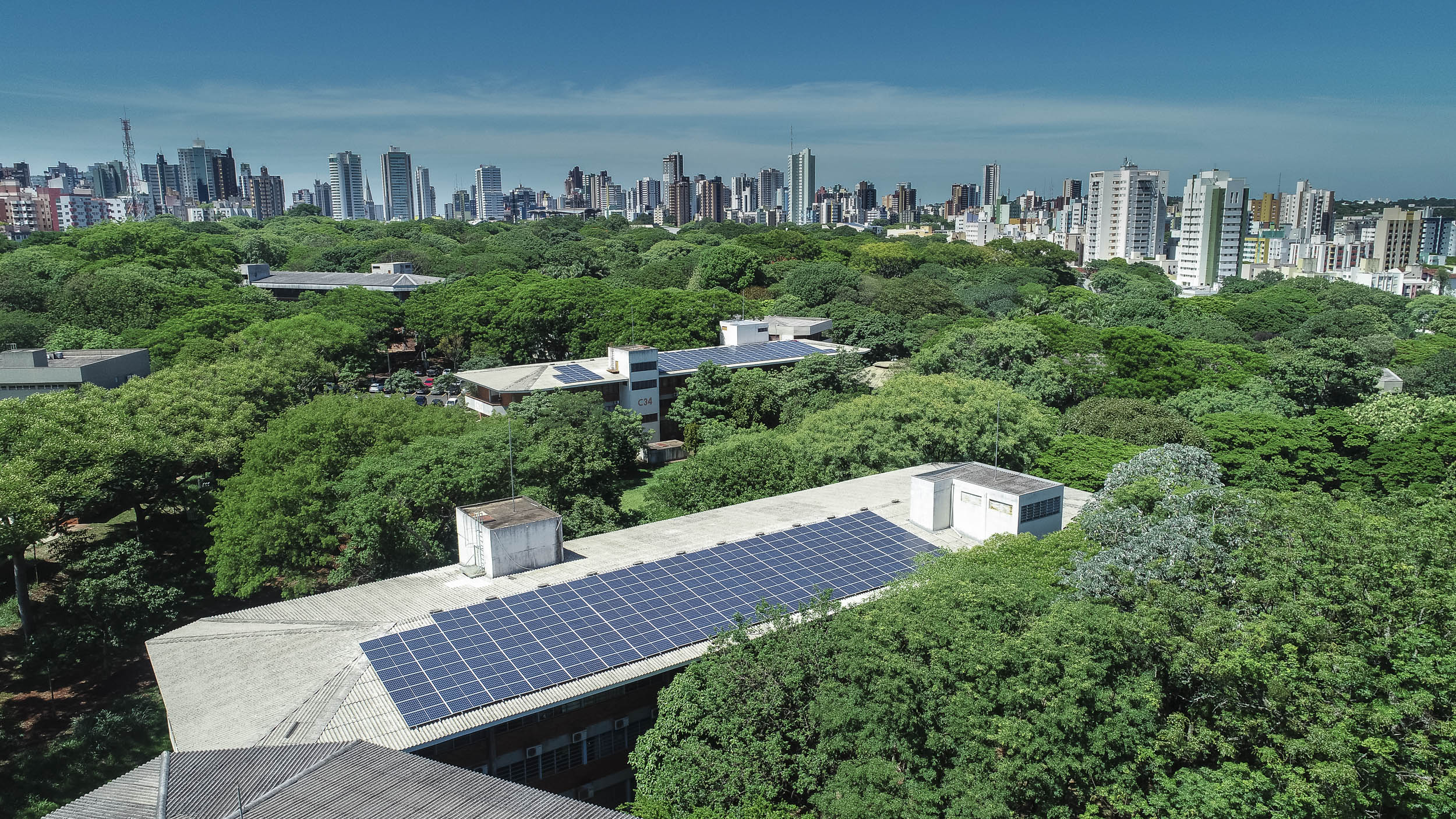 Eficiencia energetica 2019 11 19 Aereas Campus Placas Fotovoltaicas Blocos 0031
