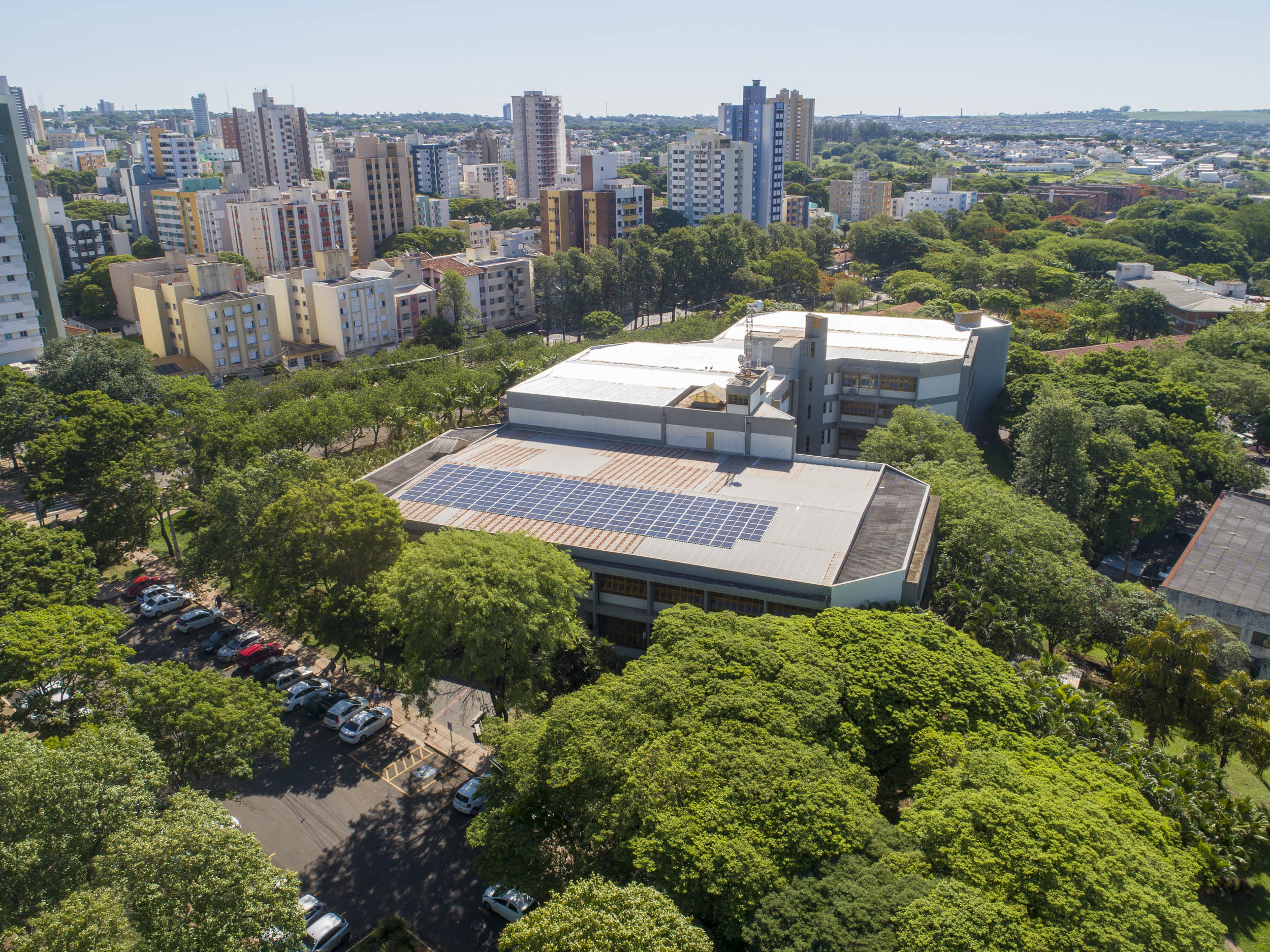 Eficiencia energetica 2019 11 19 Aereas Campus Placas Fotovoltaicas Blocos 0072