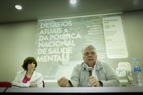 O palestrante Pedro Gabriel Godinho Delgado com e a coordenadora do Gephe Maria Lúcia Boarini