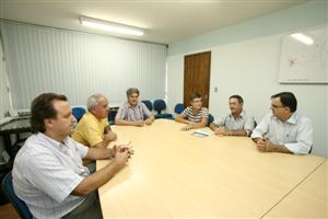 Da esquerda para direita: Júlio Damasceno, Ivanor do Prado, Décio Sperandio, Helene Petit, Julien Proulx e Geraldo dos Santos