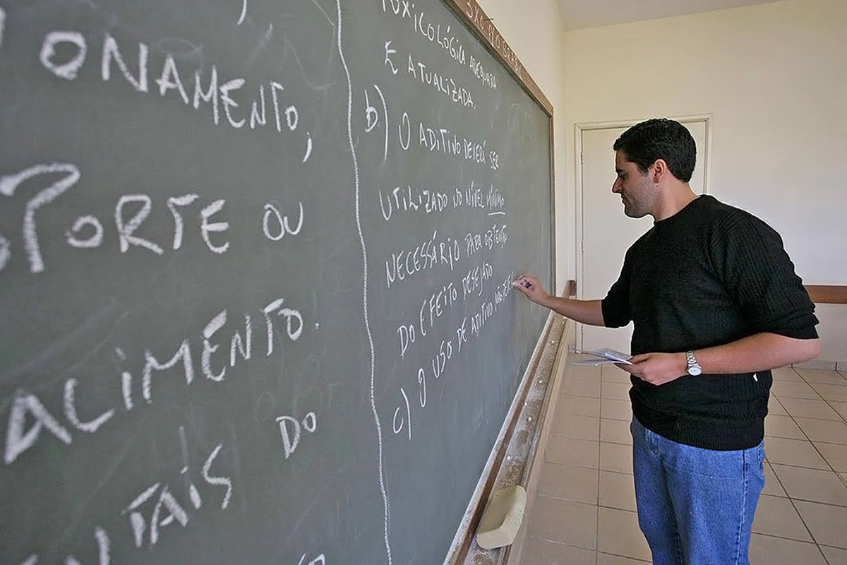 Professor sala de aula.JPG 1